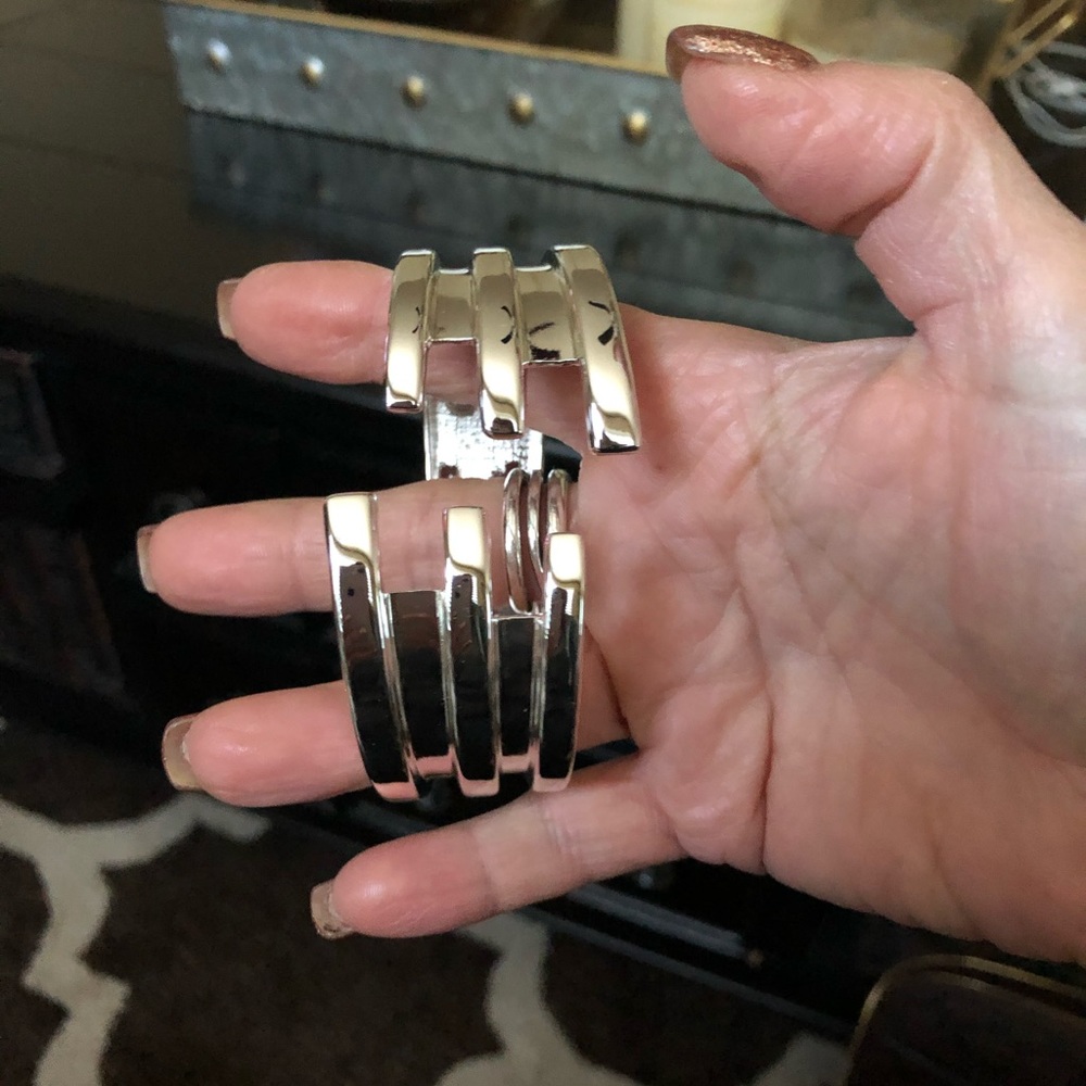 Bracelets - Picture 3 of 8